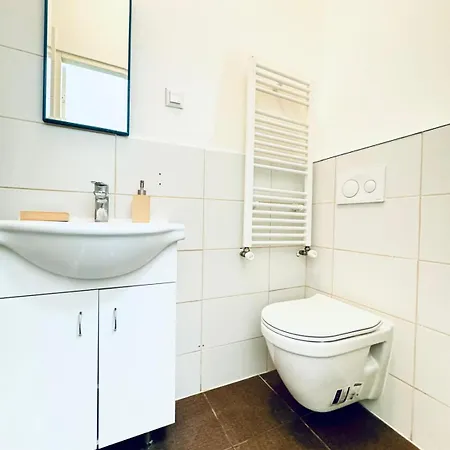 Cozy Studio Apt, 15-Min Drive To Schoenbrunn Vienna Exterior photo