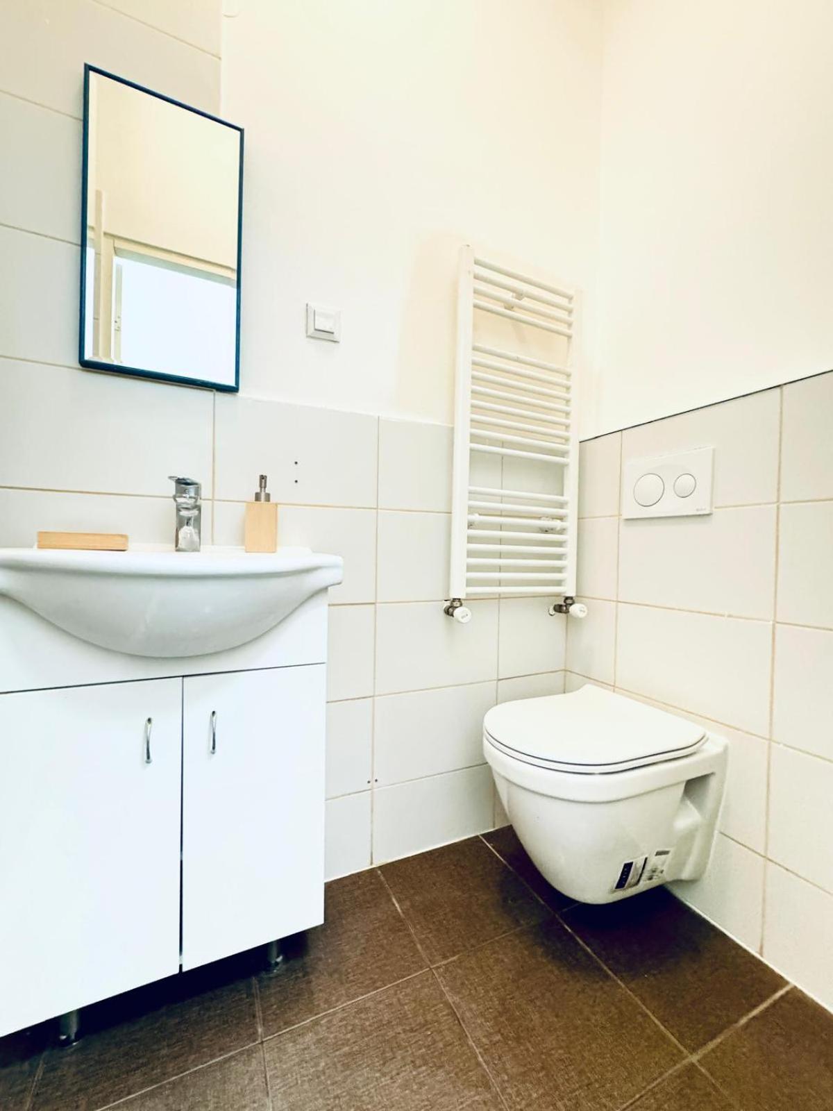 Appartamento Cozy Apt, 15-min Drive To Schoenbrunn *