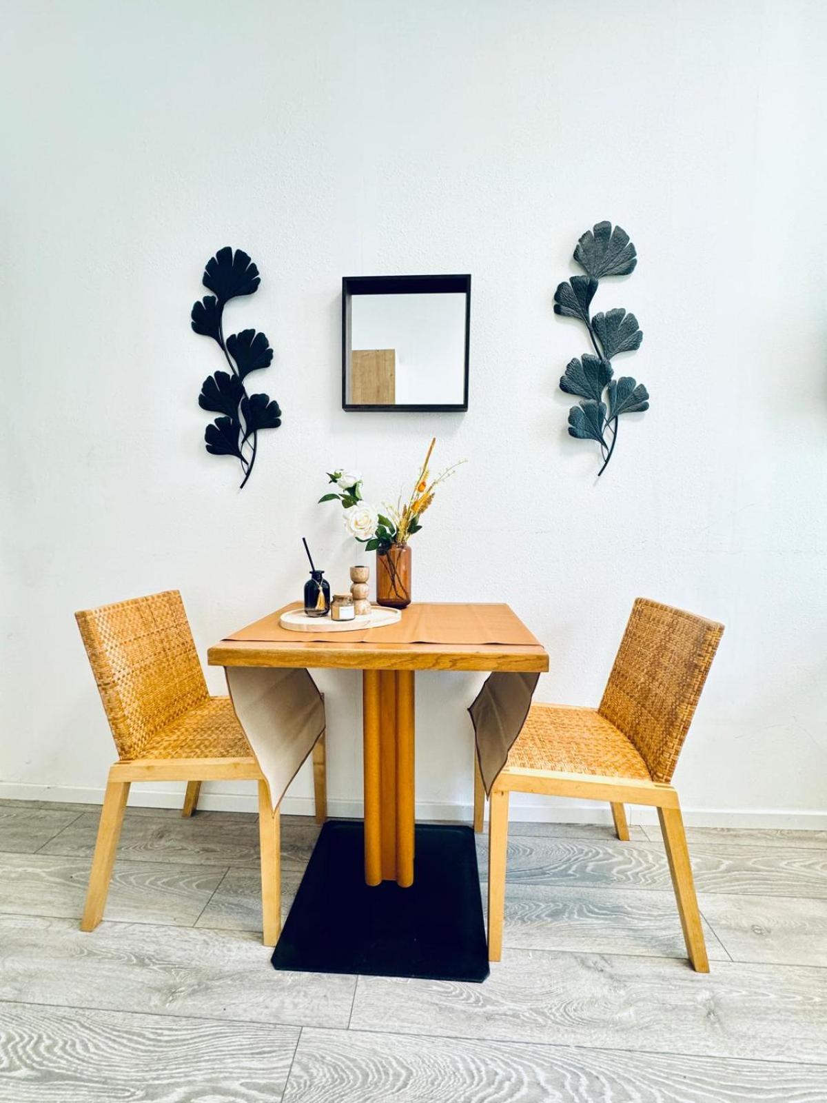 Appartement Cozy Apt, 15-min Drive To Schoenbrunn Wenen